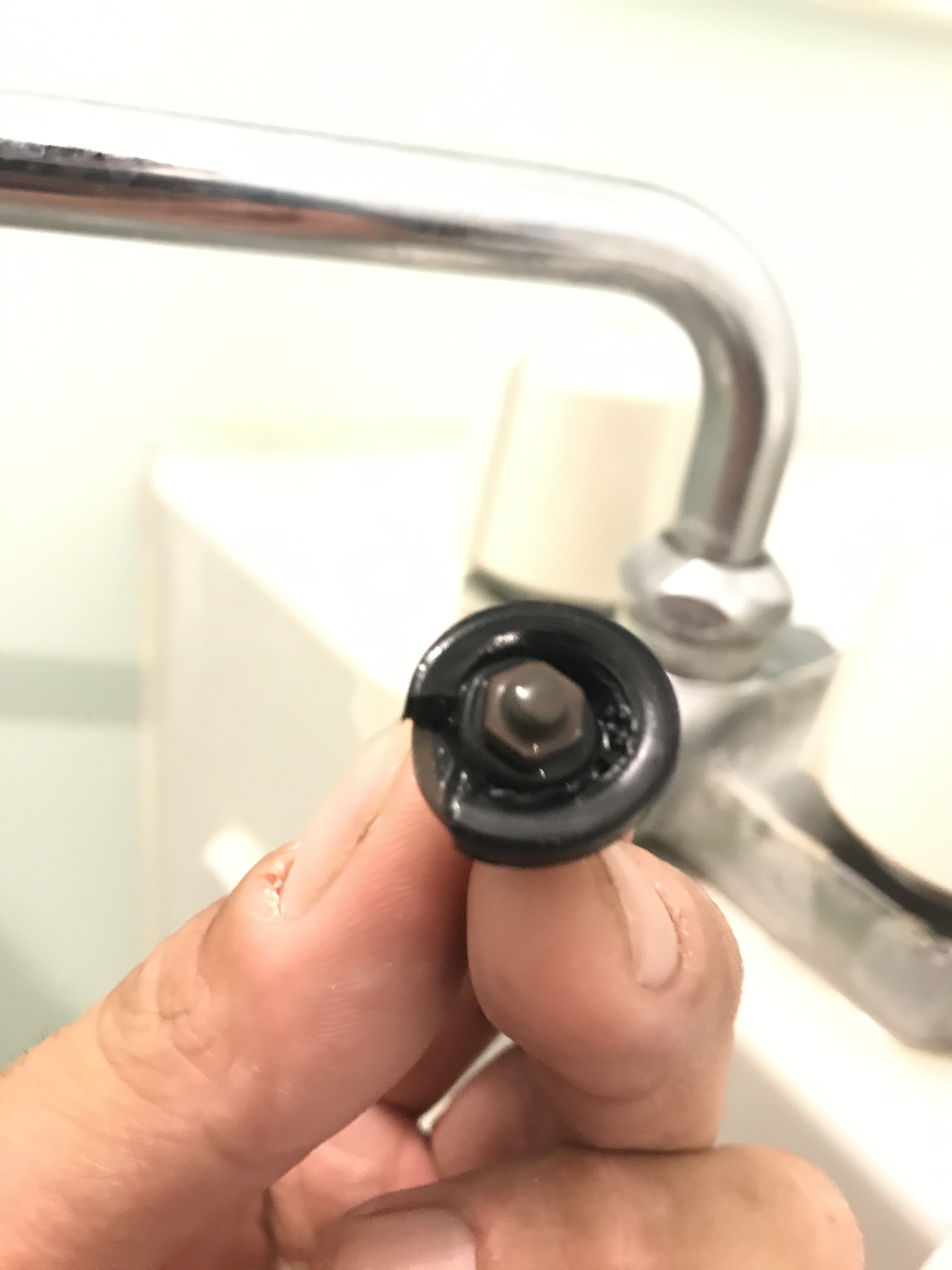 お風呂の蛇口からポタポタ水漏れ パッキン交換で処置 水漏れ つまりトラブルの修理なら水道屋本舗