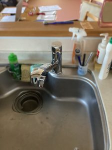 キッチンで水漏れ発生！水栓交換で解消【広島県廿日市市】