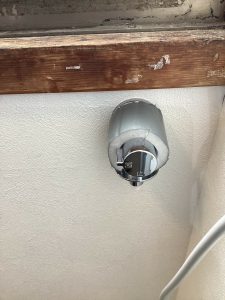 洗濯場蛇口が凍結し水漏れ発生？蛇口交換で水漏れ解消！【長野県上伊那郡】