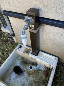 一戸建ての宅にて屋外蛇口水漏れ！コマパッキン交換で解消！【新潟県柏崎市】